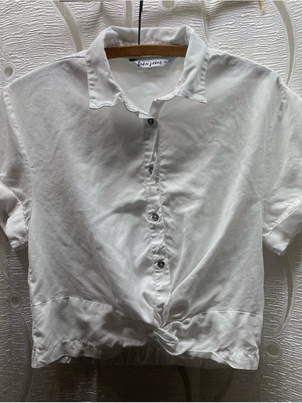 Suko Jeans Button Down Top Womens XS White Excellent Tencel Twist Front Cropped